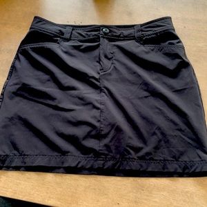 Size 8 Black skort